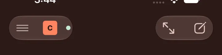 The new chat top bar in dark: menu, the agent badge and a status dot, no dropdown arrow